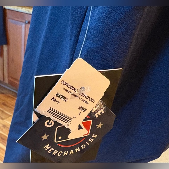 NWT New York Yankee men’s MLB polo. Sharp Navy Blue‎ with logo. Large. - Picture 4 of 8